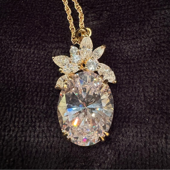 NWOT Lovely 18k Gold Filled Chain w/Faux Crystal & Diamond Pendant/13.5” long - Picture 2 of 9